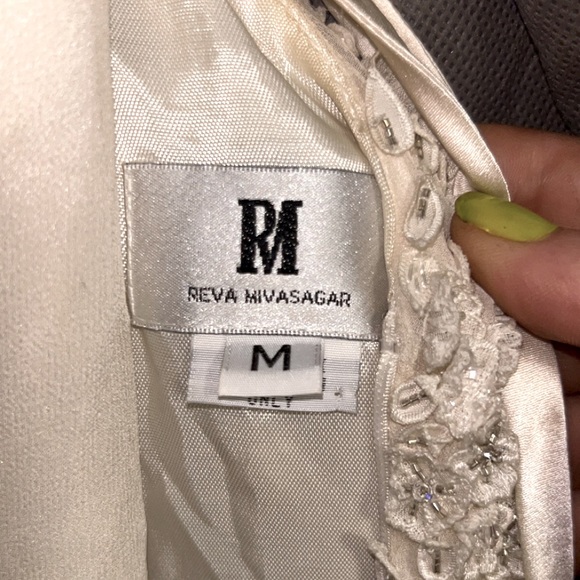 Reva Mivasagar 100% silk wedding dress - vintage vibes - Picture 7 of 12